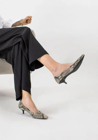 SALICA DUE pump i imiteret slangeskind