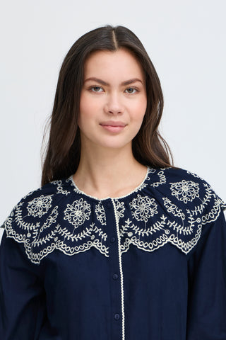 TANJA Skjorte med smukt broderi