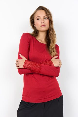 Rød langærmet MARICA shirt med blonde på ærmet