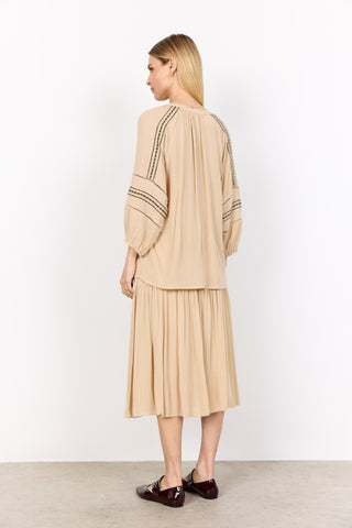 SEBORA bluse med fine detaljer