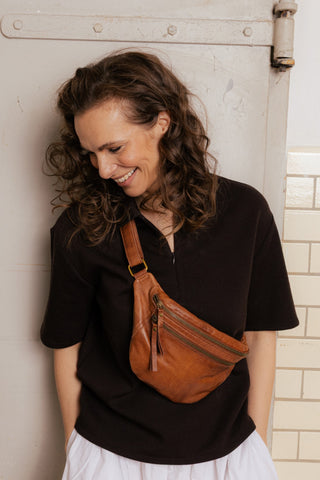 FAUST URBAN crossbody taske i Walnut